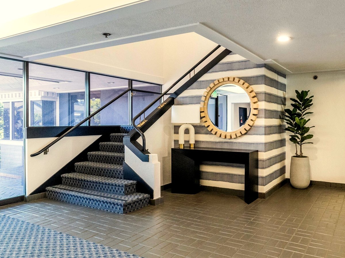 Lobby and entryway at Nura Recovery
